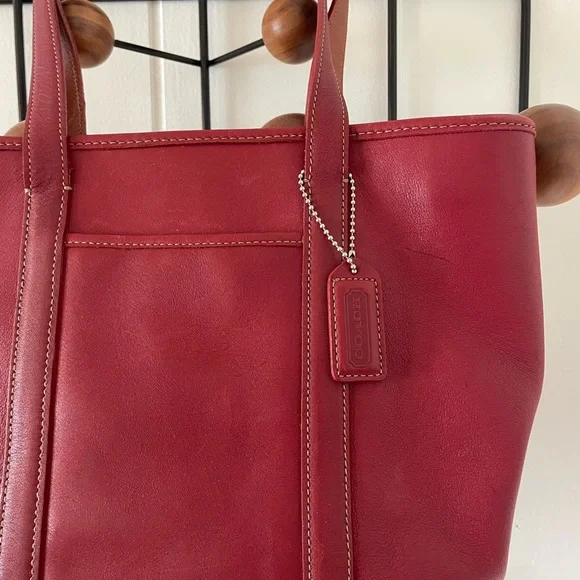 Elegant Red Leather Tote coach Bag - Picture 3 of 6